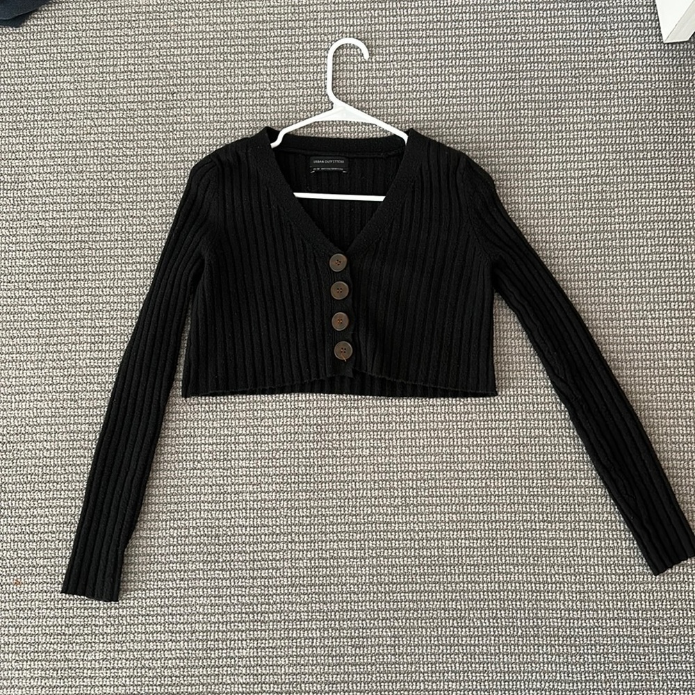 Urban Outfitters cropped sweater in black size XS!!